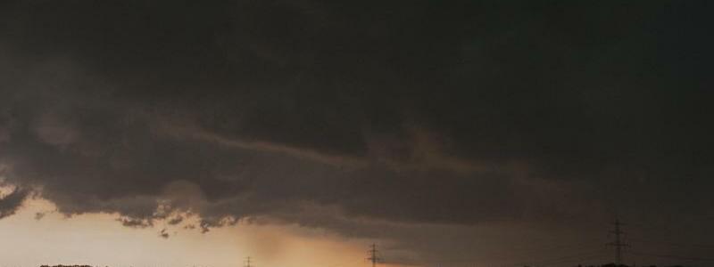 Unwetter im Norden - Foto: Wegen schwerer Unwetter mit Starkregen und Hagel hat der «Hurricane»-Veranstalter Festivalgäste gebeten, möglichst erst am Freitag zu kommen. Foto: Philipp Schulze