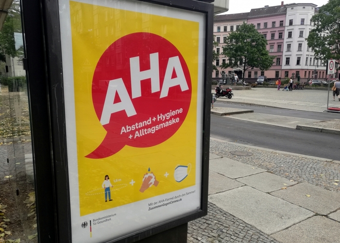 Der Epidemiologe Timo Ulrichs Von Der Akkon Hochschule In Berlin Mahnt Dazu Auch Beim Saunabesuch C